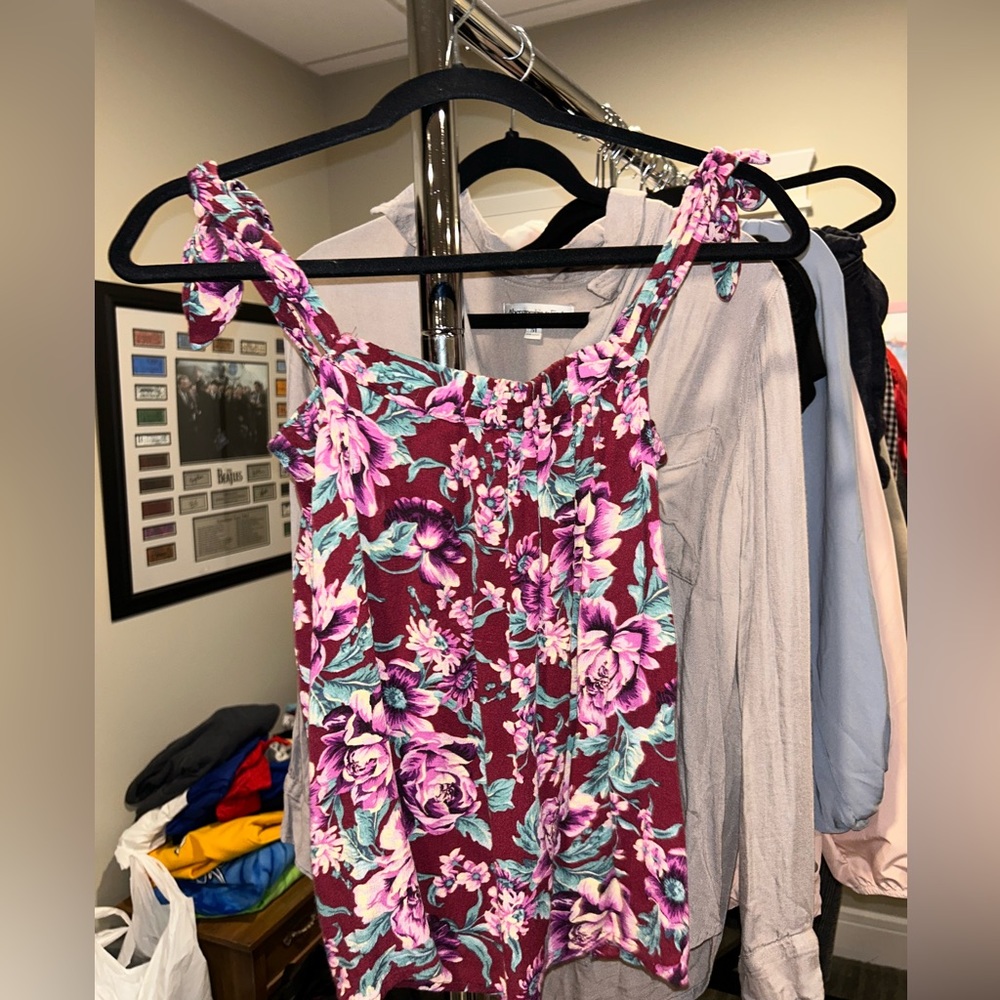 American eagle size medium flower off the shoulder tank top